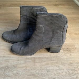 Aquatalia women’s Taylor Ankle booties